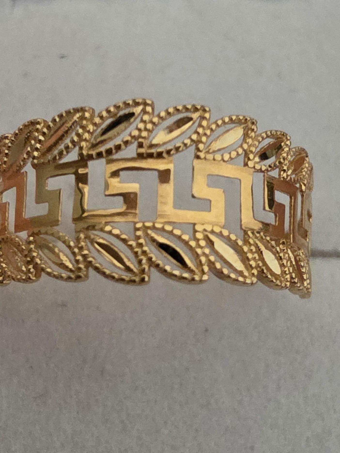 18k Gold From Dubai & Leaf Pattern Ring Size 7 Not Plated Stamp 750 Real Gold